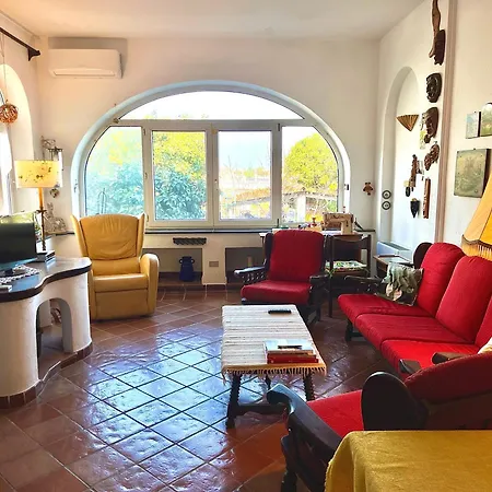Elke Ischia
